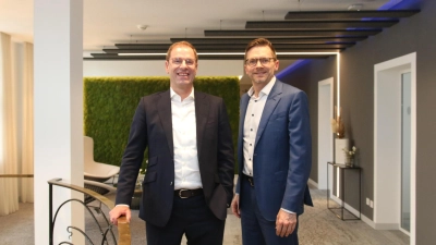 Das Vorstandsduo Michael Joop (li.) und Nils Bradtmöller haben die regionale Verwurzelung des Unternehmens hervor. (Foto: bb)