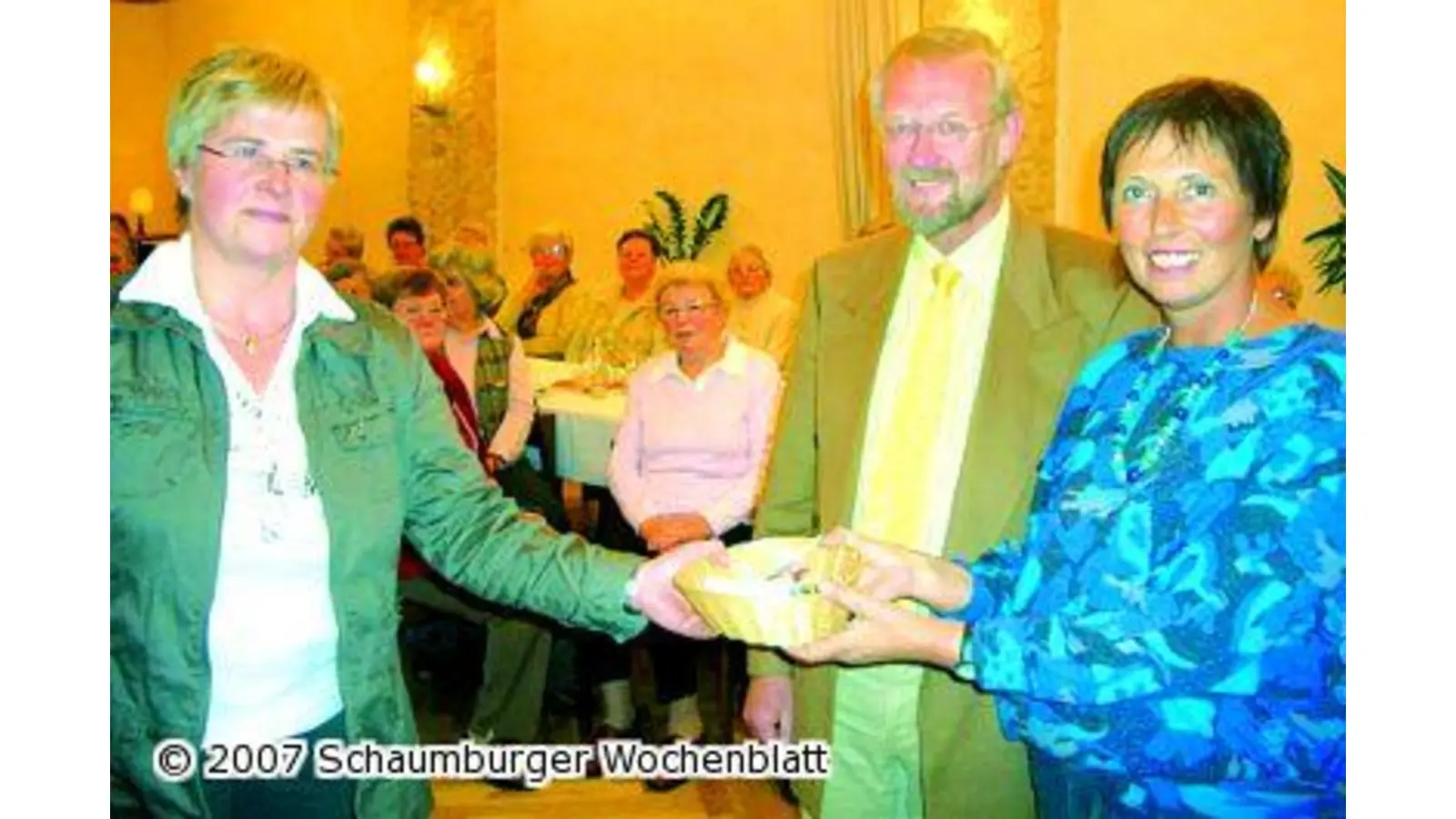 Landfrauen spenden Geld für Waisenhaus (Foto: km)