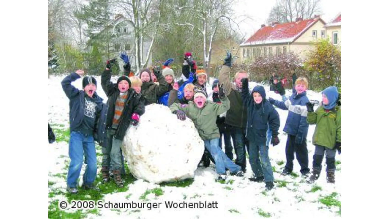 Schüler genießen Wintereinbruch (Foto: red)