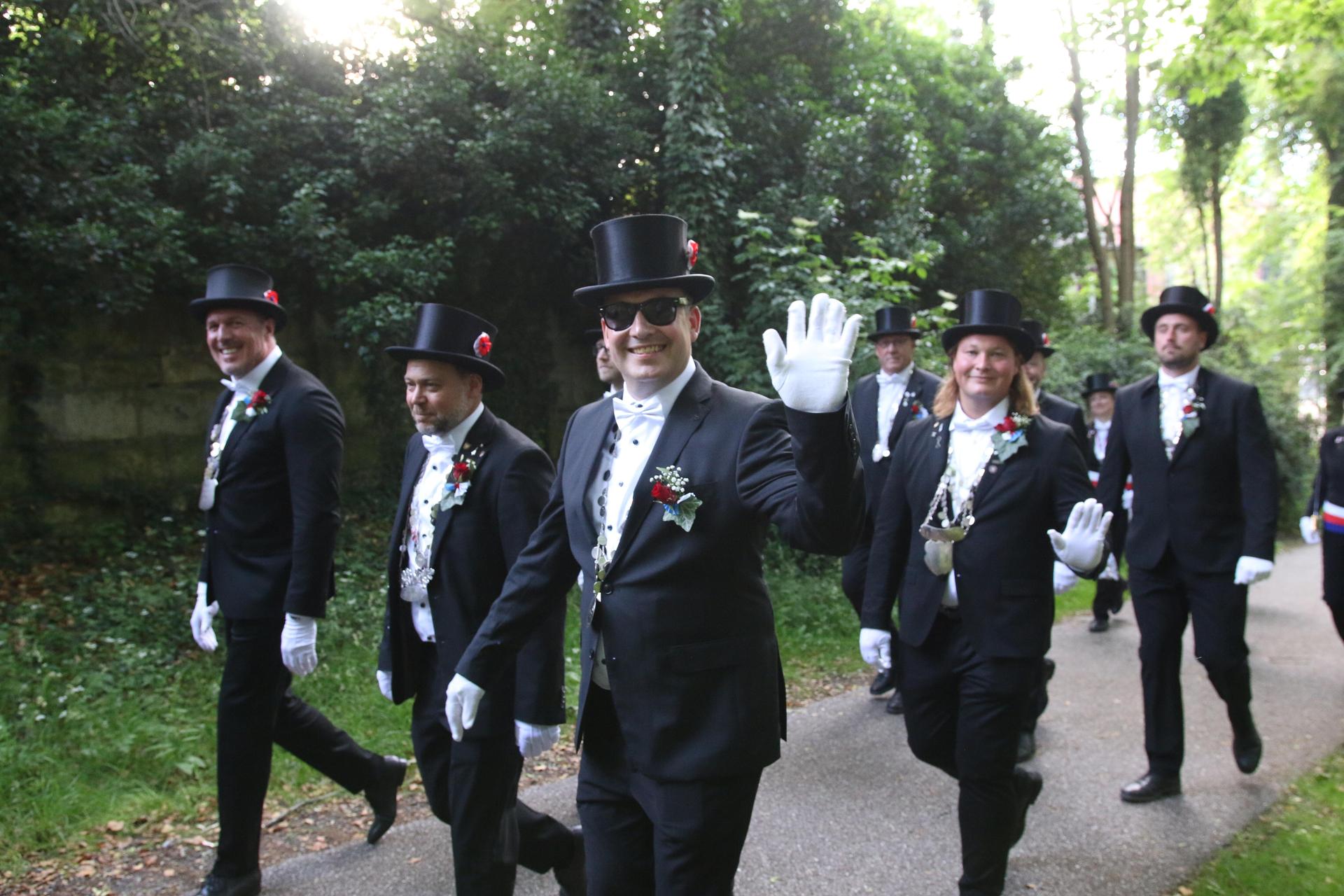 Die Stadthäger haben am Mittwoch den Start des Schützenfestes fröhlich gefeiert.  (Foto: bb)