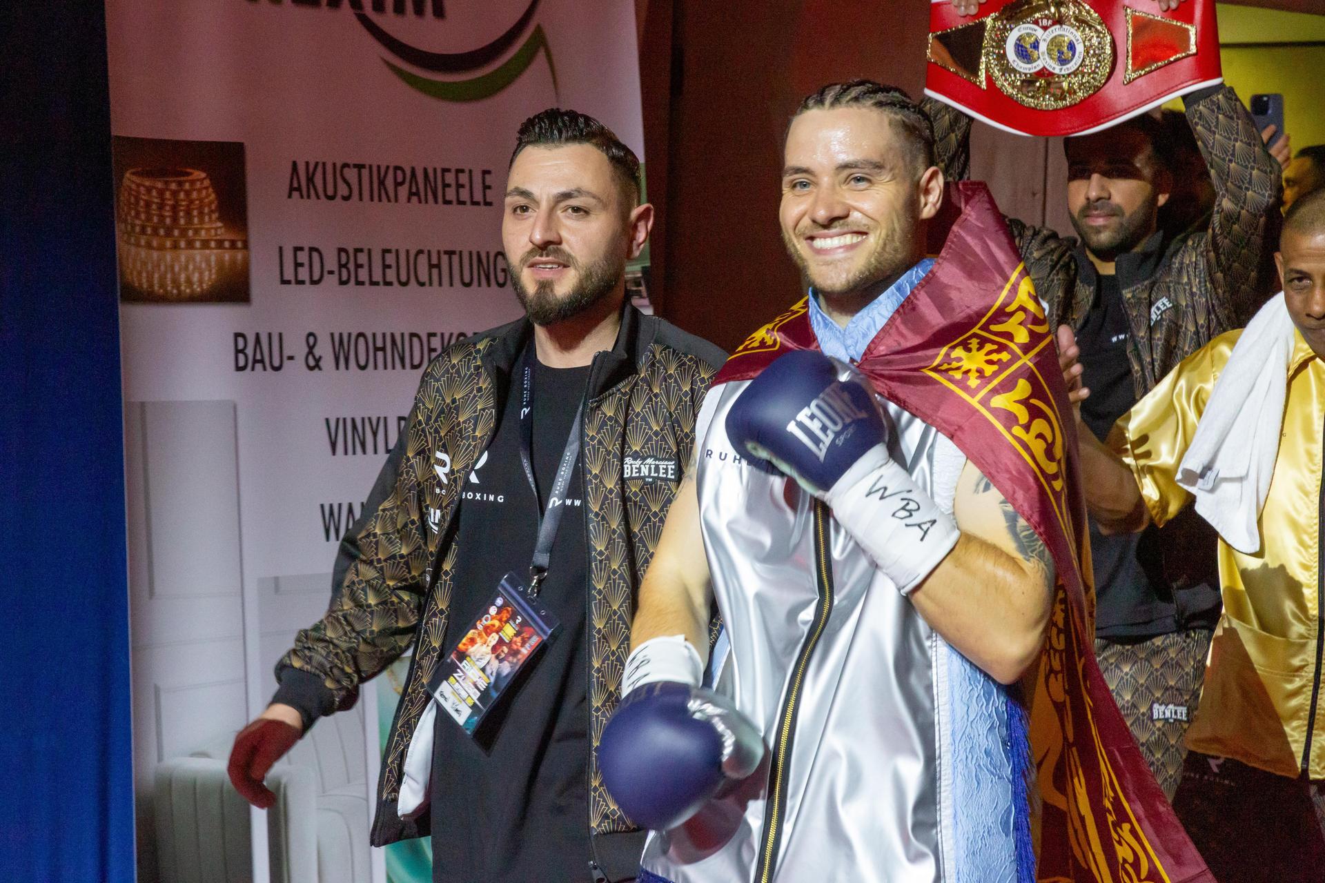 Zusammen mit seinem besten Freund Kemal Yilmaz zieht Piergiulio Ruhe in die Rattenfängerhalle von Hameln ein.  (Foto: ste)