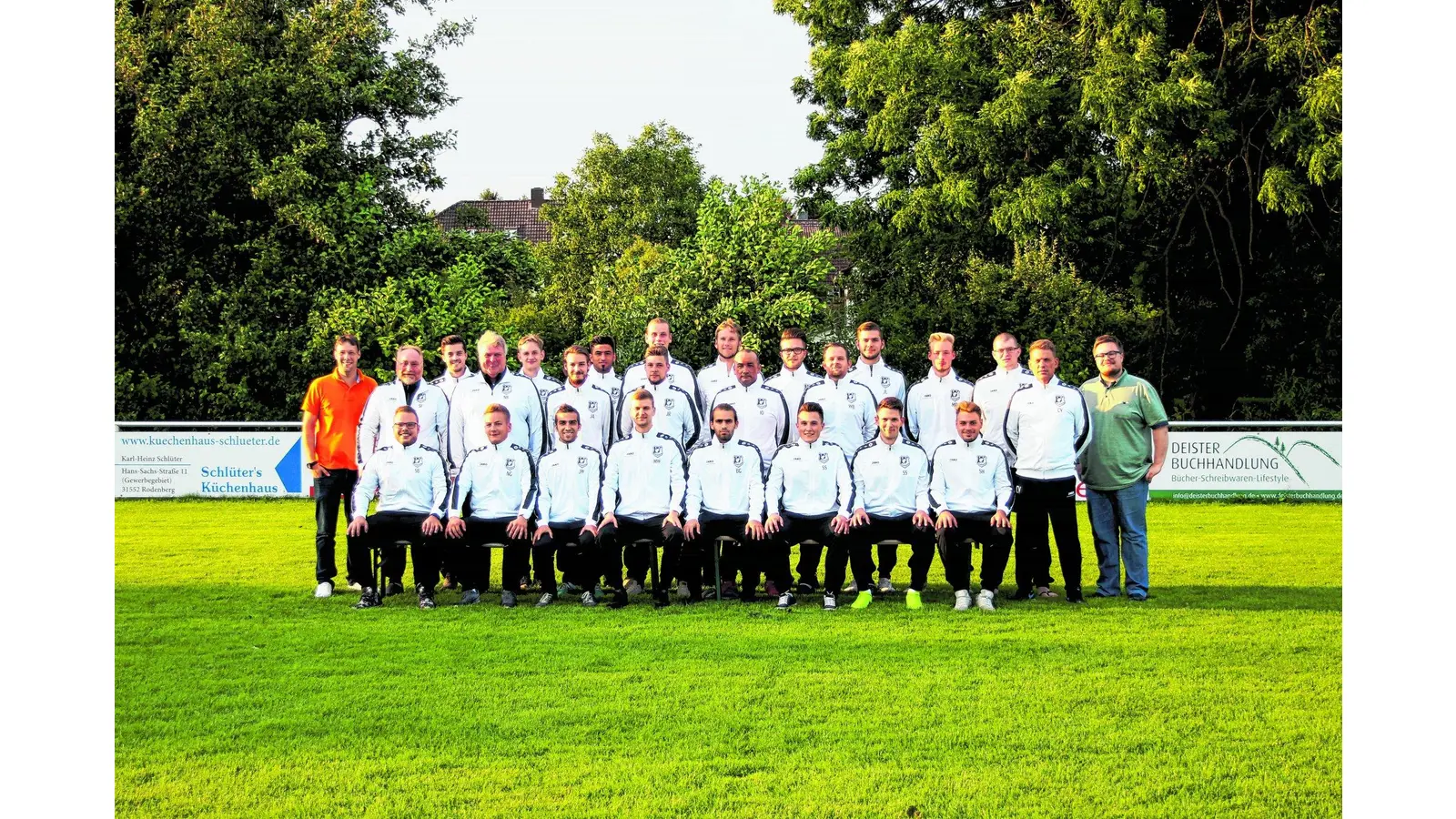 Trainingsanzüge für SGR-Fußballer (Foto: bb)