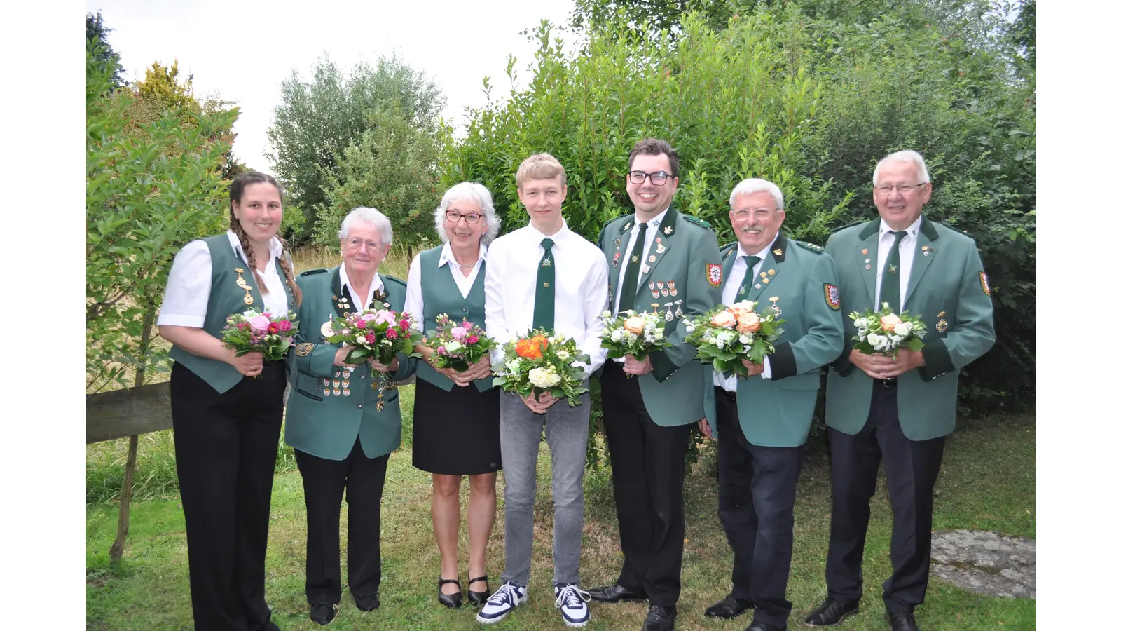 Glückliche Gewinnerinnen und Gewinner der Schießwettbewerbe in Horsten. (Foto: privat)