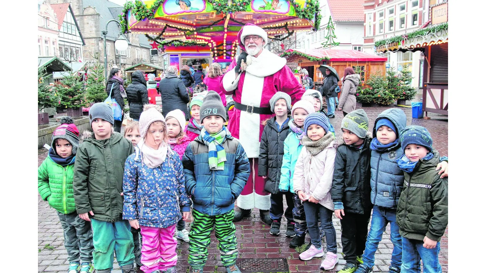 Besinnliche Stimmung im Weihnachtsdorf (Foto: bb)