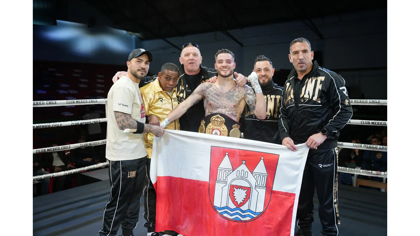 Ilias Essaoudi (Athletik Coach), Orlando Soto (Headcoach), Eugen Hubert (Manager), Piergiulio Ruhe, Kemal Ylmaz (Ernährungs Coach) und Firat Arslan (Mental Coach)<br> (Foto: privat)