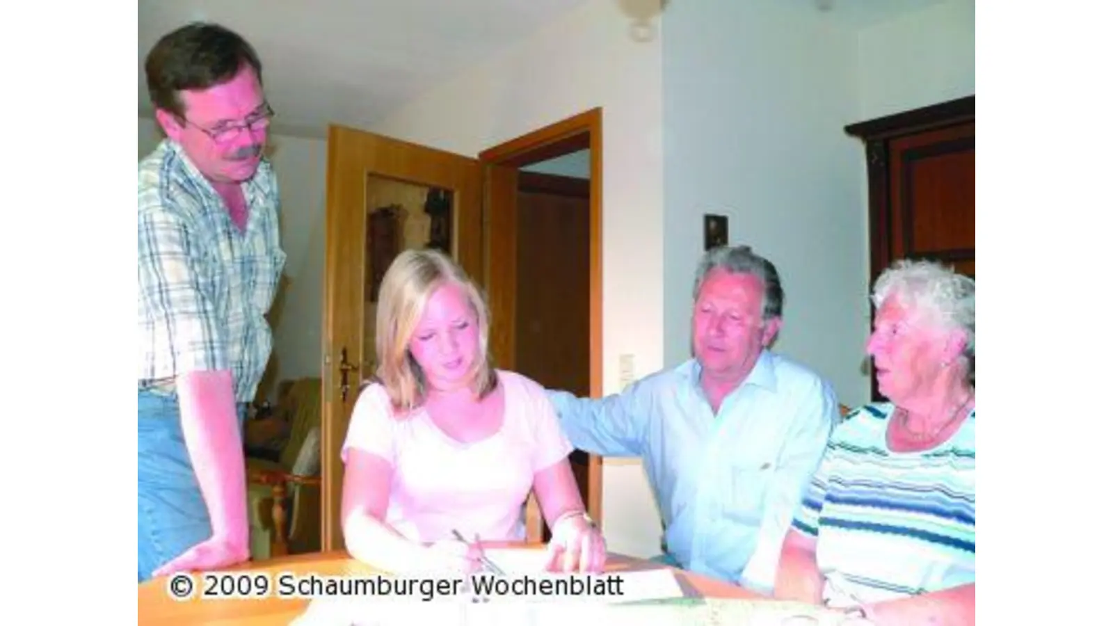 Spurensuche am Kirchenleuchter (Foto: al)