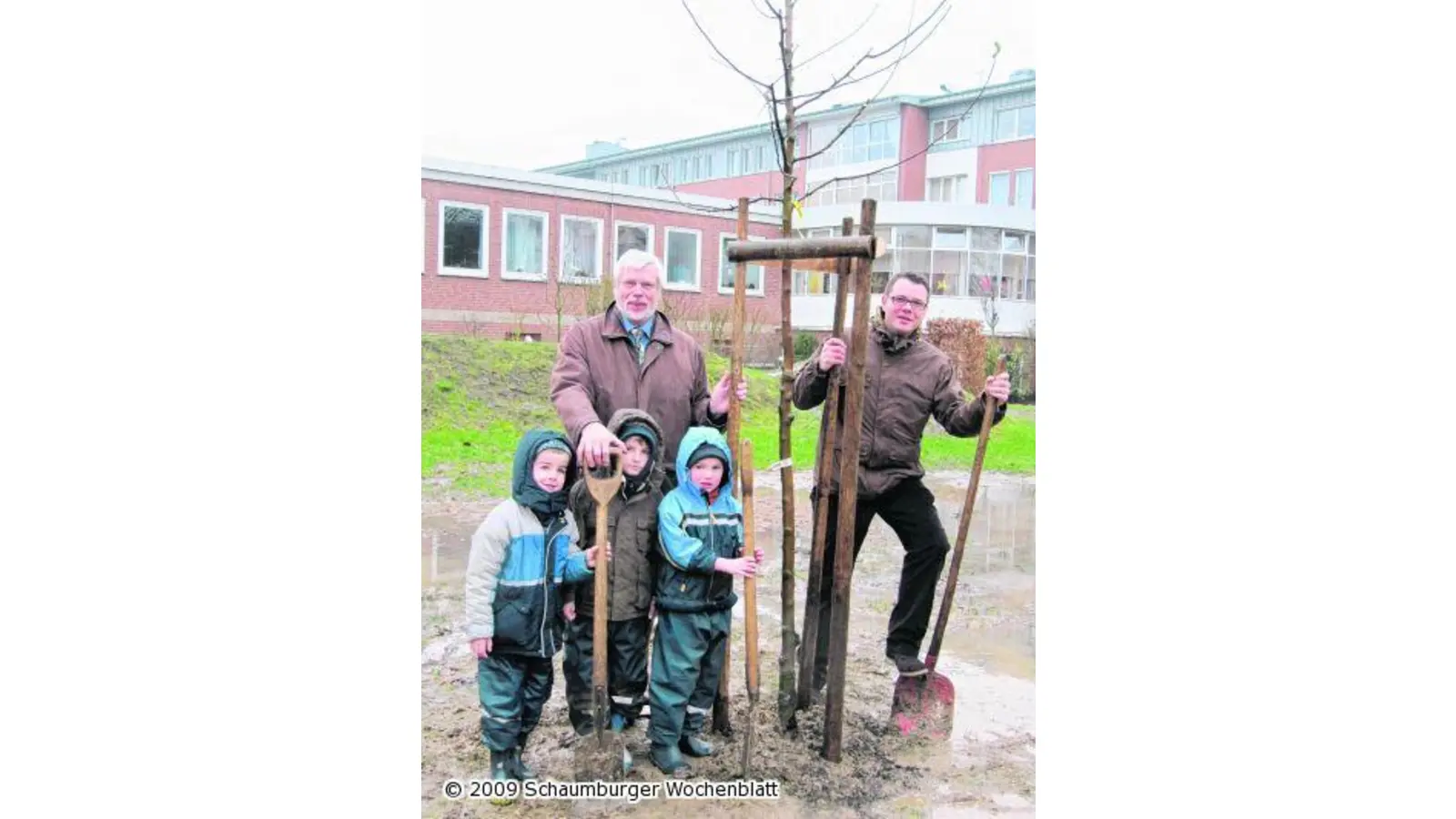 Bäume pflanzen dank Spende durch Fielmann (Foto: jl)