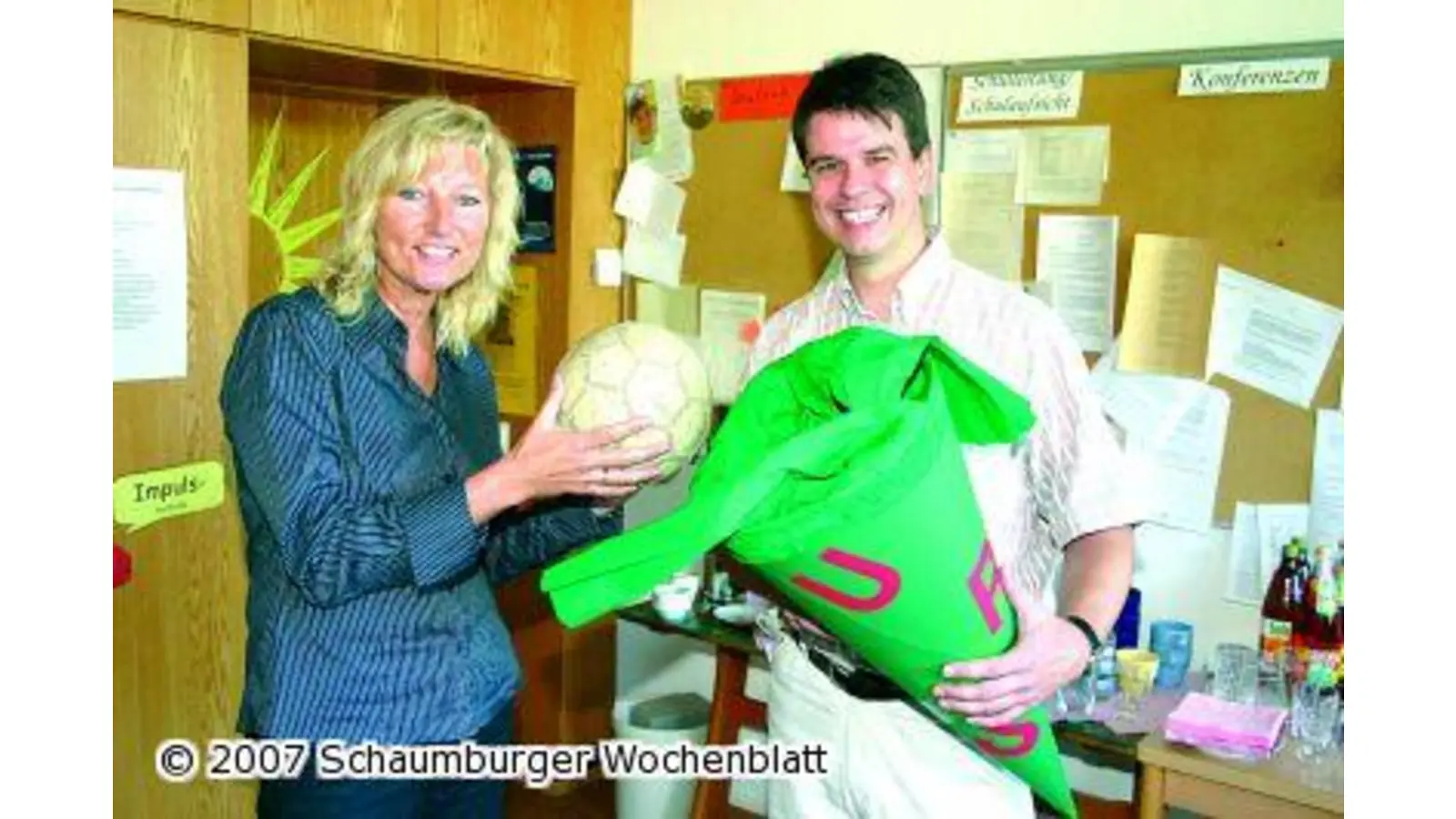 Eine Schultüte für den Konrektor (Foto: bb)