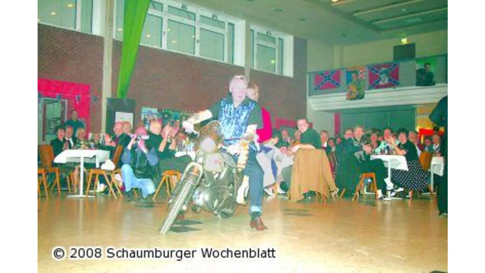 Babsi reist im kleinsten Taxi der Welt (Foto: mr)