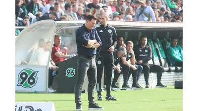 96-Trainer Christian Titz tritt mit seinem Team Sonnabend in Karlsruhe an.  (Foto: bb)