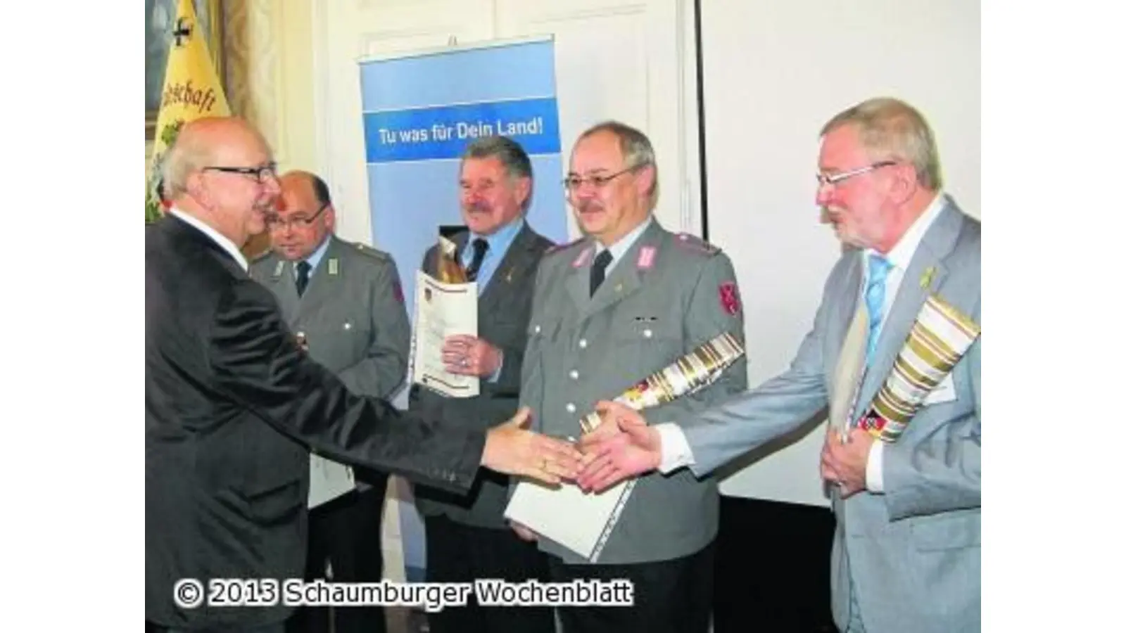Reservisten erhalten Urkunden und Nadeln (Foto: red)