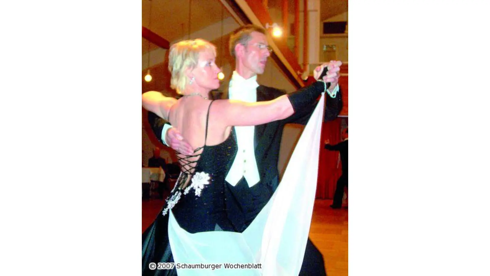 Aufstieg für Tanzpaare des VfL (Foto: red)