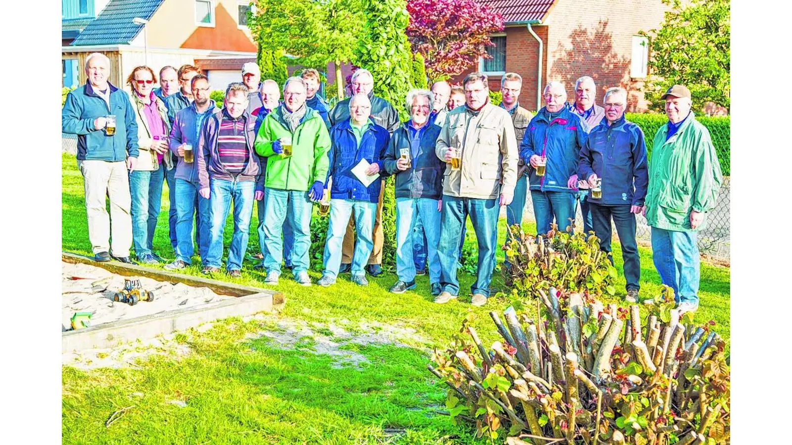 Polizeieinsatz beim Maibaumpflanzen (Foto: jl)