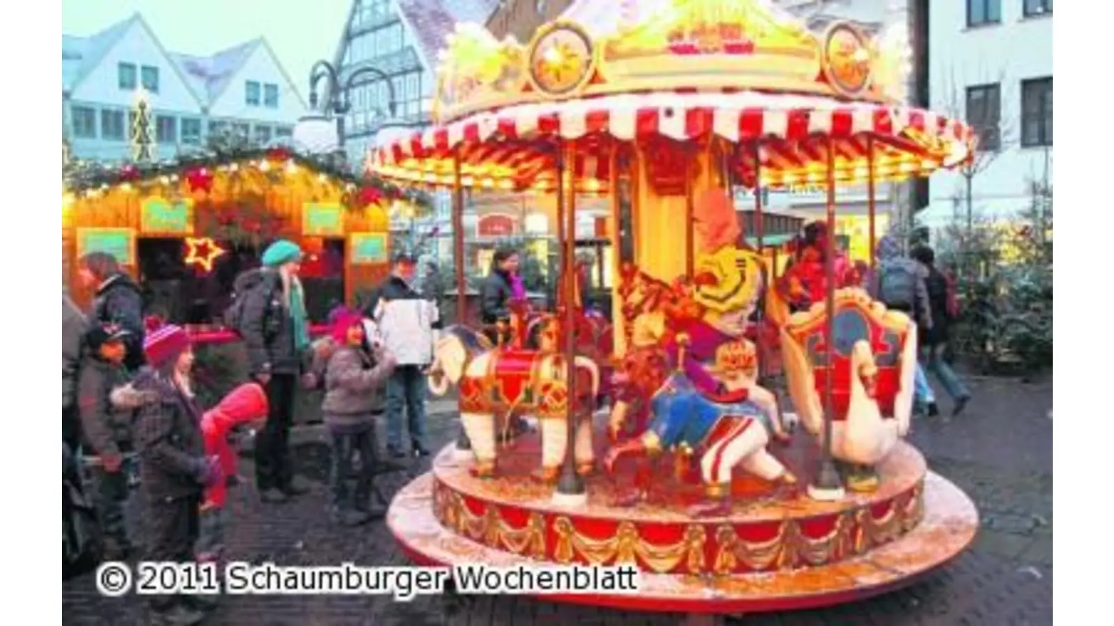 Weihnachtsmarkt bringt festliche Stimmung ins Stadthäger Zentrum (Foto: bb)
