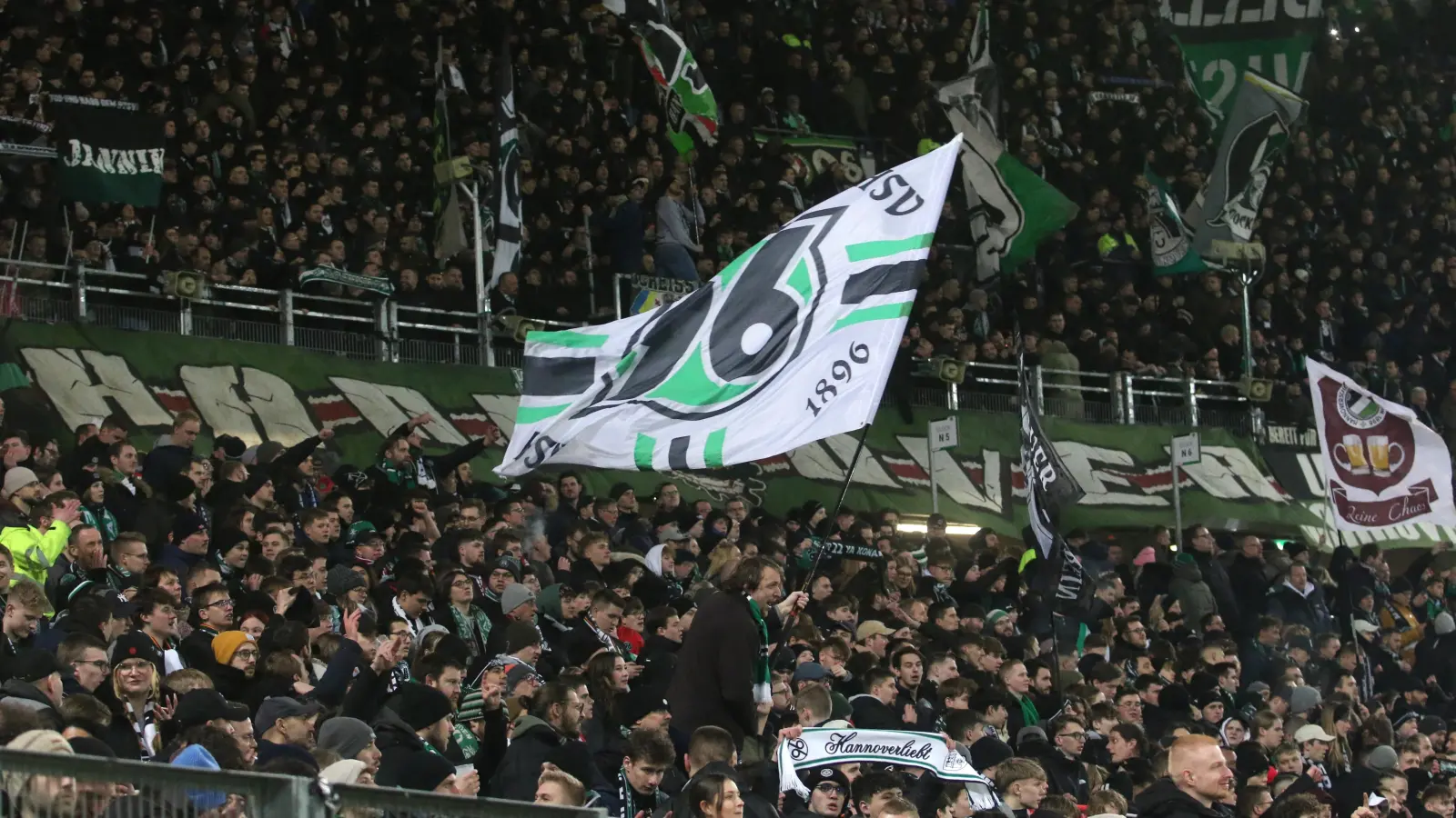 Sonntag tritt Hannover im eigenen Stadion gegen auswärtsschwache Schalker an. (Archivbild: bb)