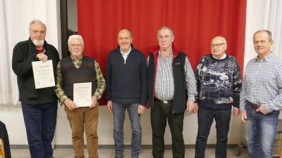 Ehrungen (v.li.): Wilfried Steinlüke, Wolfgang Hühnerbein, Wolfgang Kothlow, Hans-Jürgen Meuter, Karl Heine und Dirk Kribbe. (Foto: privat)