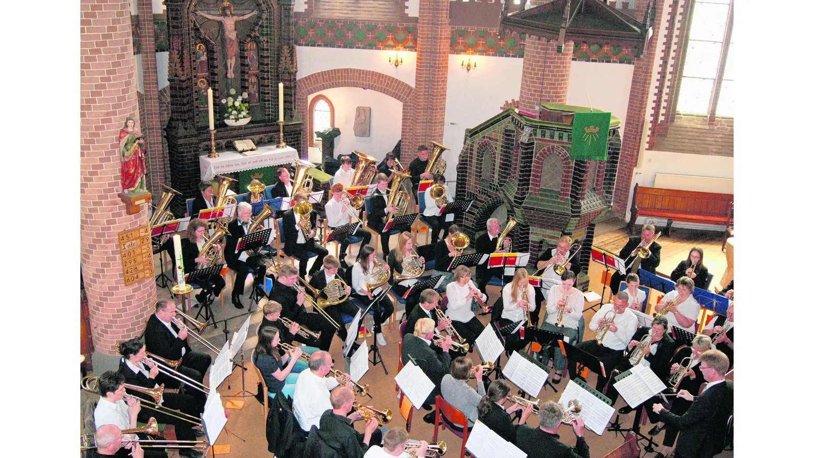 Bläserklang erreicht Herzen der Gemeinde (Foto: mk)