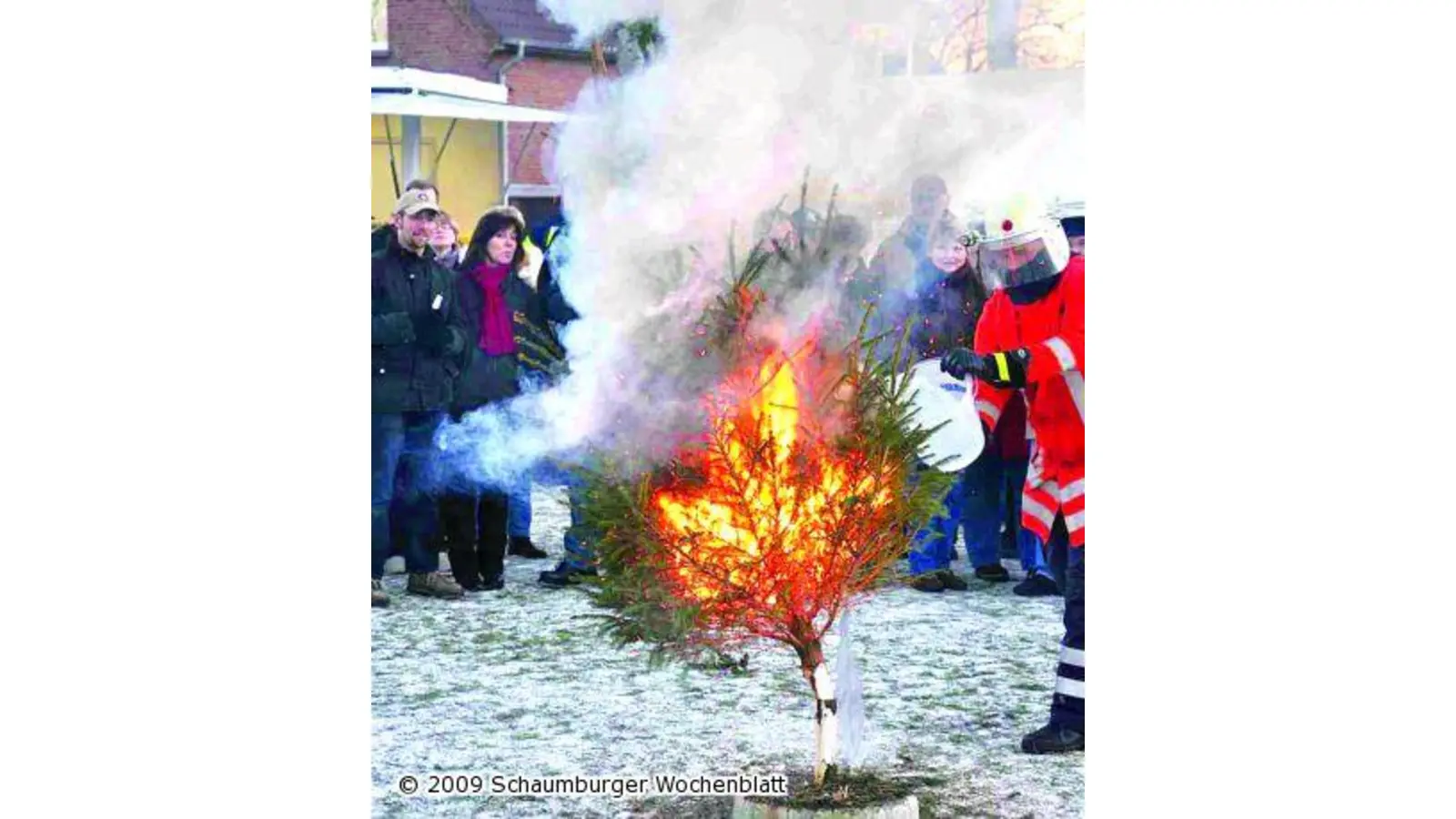 In Hagenburg brennen die Weihnachtsbäume (Foto: wtz)