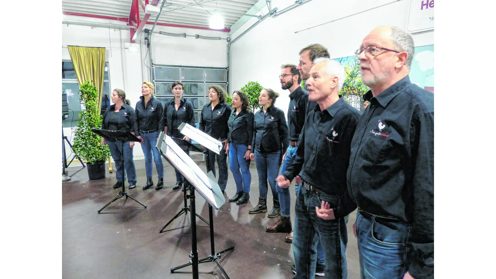Über 400 Besucher wollen Neuigkeiten hören (Foto: red)