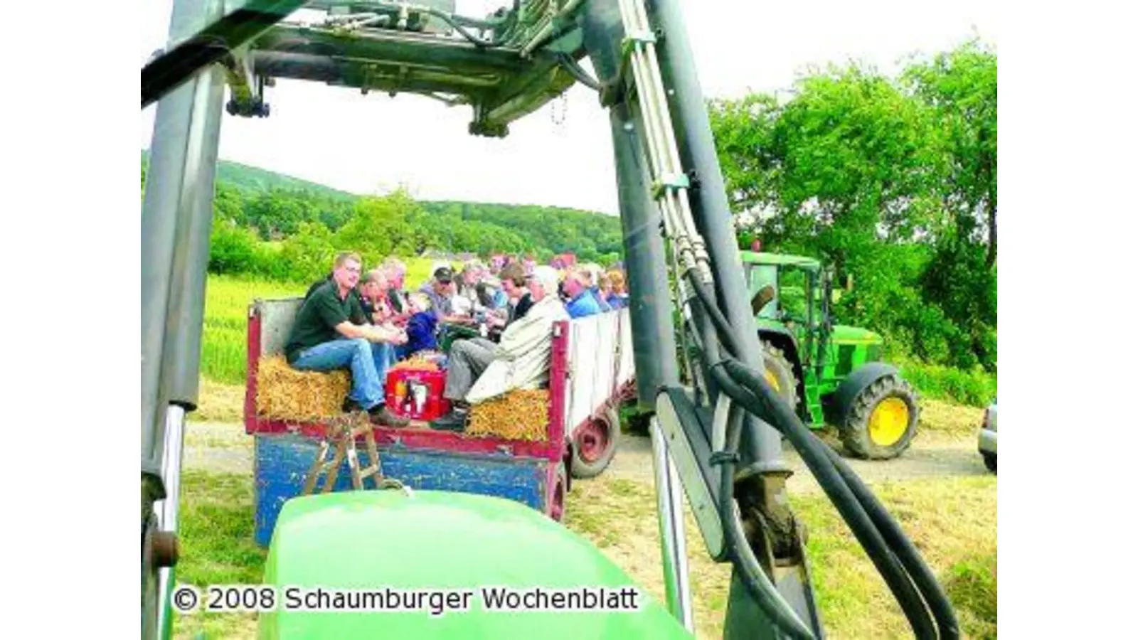 Auf manchen Böden fehlt Regen Jagdgenossen bereisen Feldmark (Foto: al)