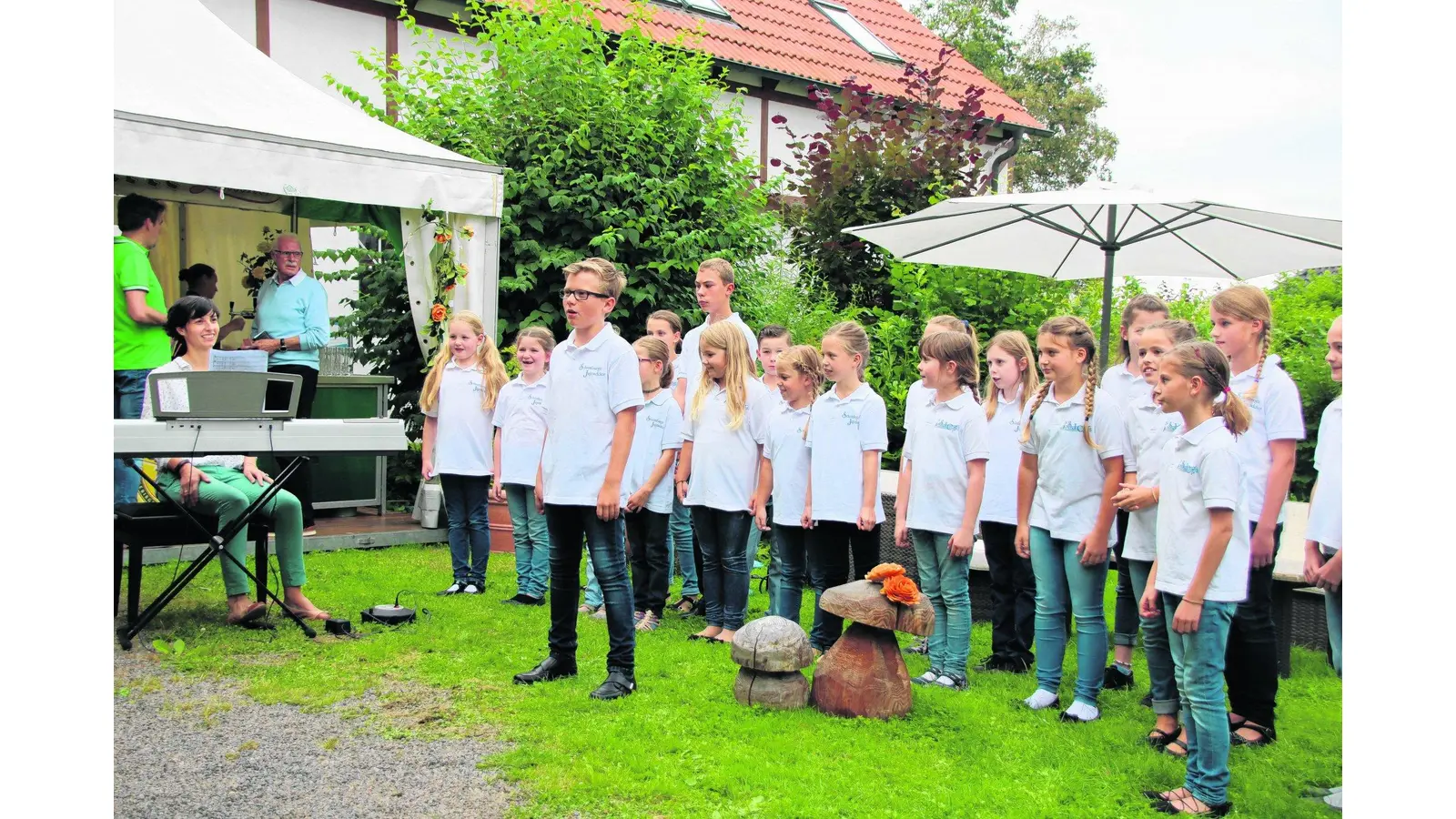 Schaumburger Kinderchor gibt Ständchen zum Start (Foto: gr)
