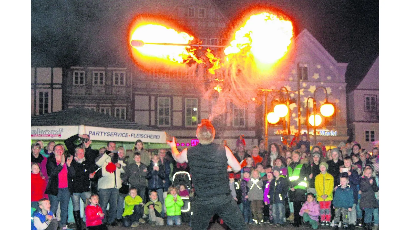 Besucher genießen Bummel im Sternenglanz (Foto: red)