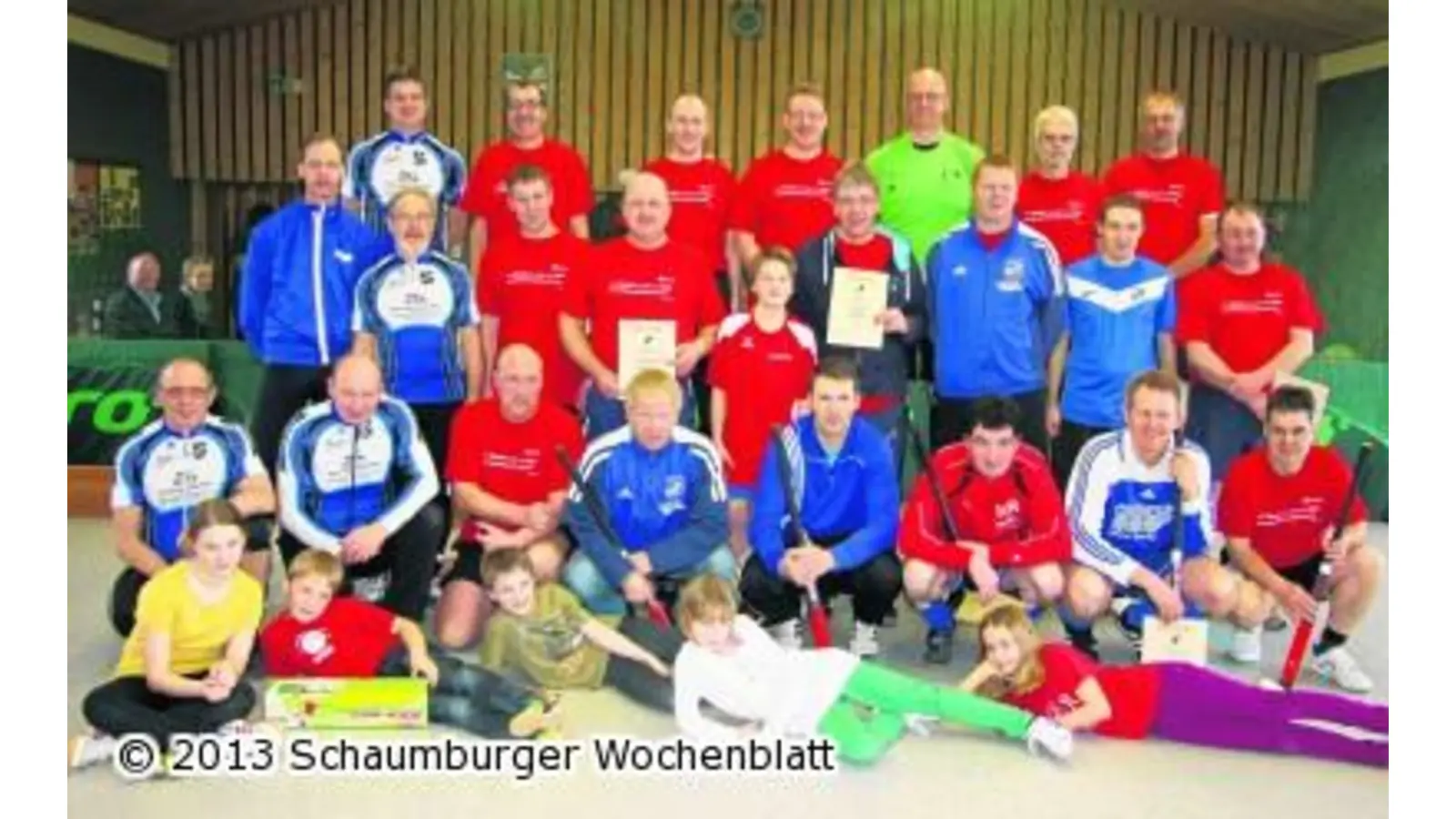 Im Sportsaal ist Zeit für die Hockeyschläger (Foto: wtz)