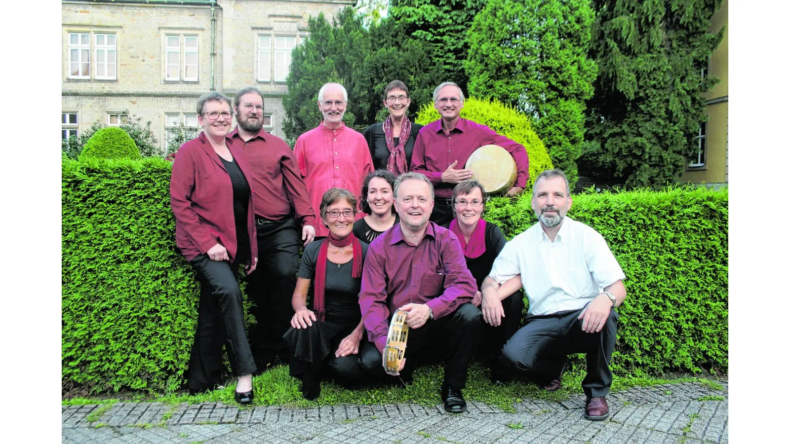 Das Vokalensemble zu Gast in Bergkirchen.  Vokalensemble Raggio die Sol gibt ein Konzert  BERGKIRCHEN (gi). Am 24. August, um 18 Uhr gibt das Vokalensemble Raggio die Sol (&#39;Sonnenstrahl&#39;) in der St. Katharinen Kirche in Bergkirchen ein Konzert. Es legt seinen musikalischen Schwerpunkt auf die Renaissance- und Barockmusik. In den Konzerten wird stets ein Grundthema aus verschiedenen Perspektiven beleuchtet. Das Licht von qualitativ hochwertiger Alter Musik soll den Zuhörer emotional erreichen. 1999 gewann das Ensemble beim internationalen Chorwettbewerb in Riva del Garda, Italien, ein Silberdiplom. Im Sommer 2001 realisierte es eine Konzerttournee durch Südfrankreich und im Dezember 2006 brachte das Ensemble seine CD &#39;Von menschlicher und göttlicher Liebe&#39; heraus. Ensembleleiter ist Alfredo Ihl, der Eintritt frei. Foto: privat (Foto: red)