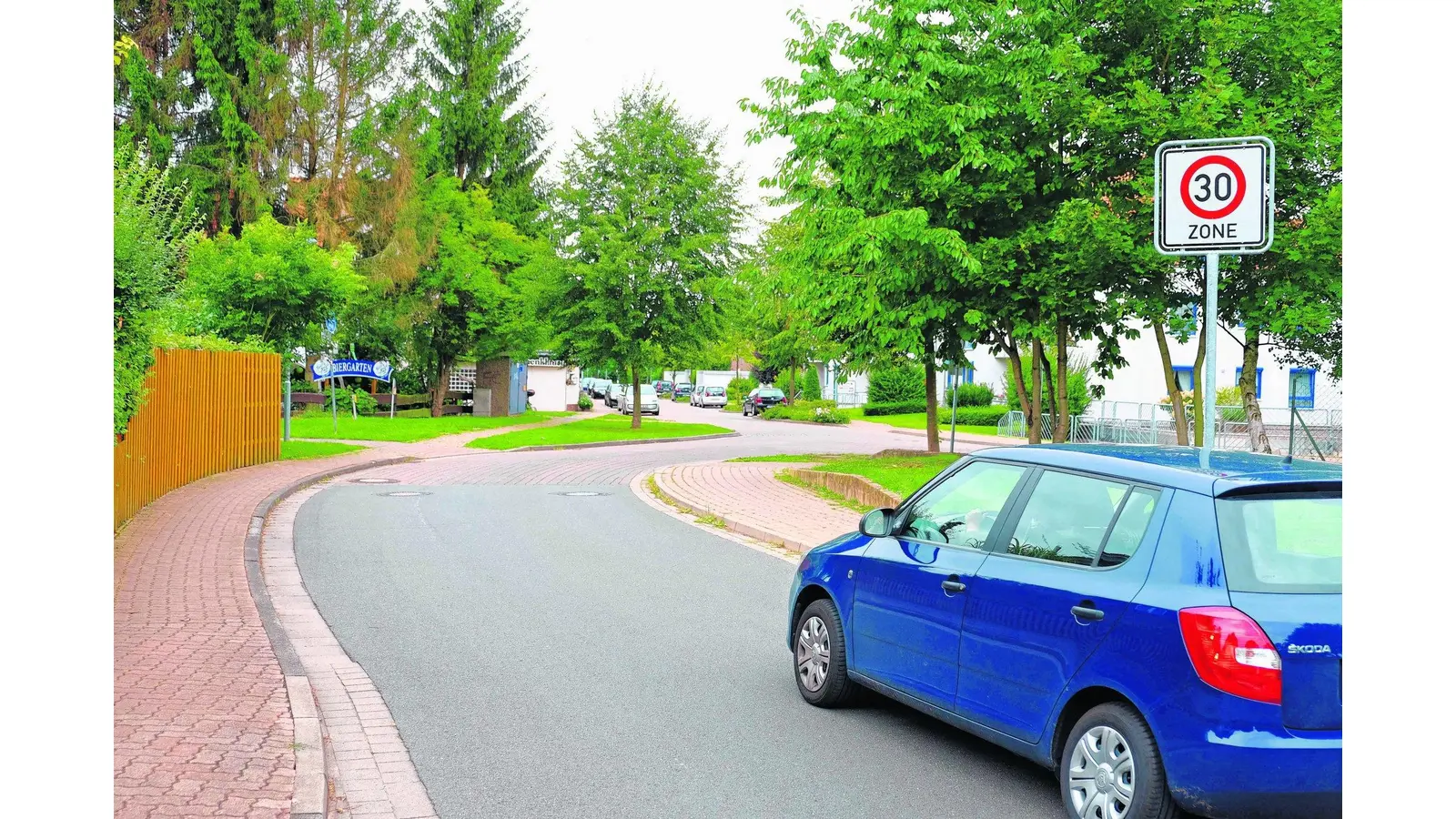Die Brunnenstraße bleibt für den Verkehr frei (Foto: jl)