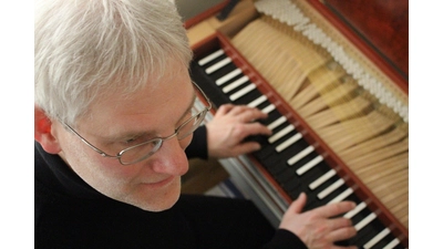 Jan Katschke wird am 17. Mai gemeinsam mit Adrian Rovatkay beim Engelskonzert spielen. (Foto: Charlotte Grabs)