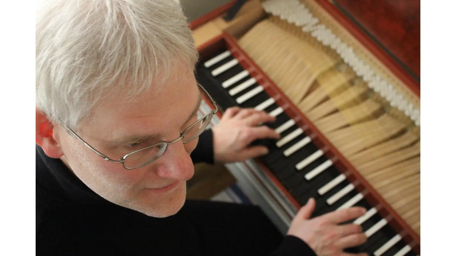 Jan Katschke wird am 17. Mai gemeinsam mit Adrian Rovatkay beim Engelskonzert spielen. (Foto: Charlotte Grabs)
