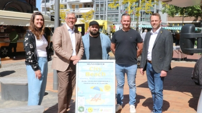 Zweiter City-Beach in der Innenstadt (v.li.): Tanja Berg, Carsten Piellusch, Carlos Leite Riberio, Alex Wolf und Jan Cord Ziegenhagen.  (Foto: gi)