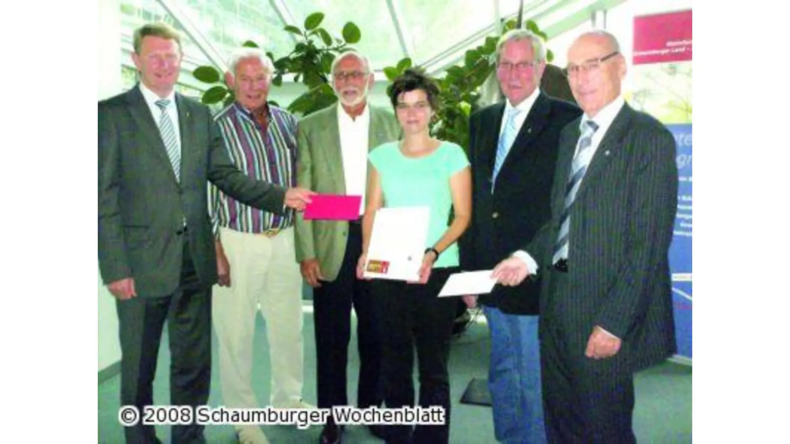 Eine kleine Würdigung für großes Engagement (Foto: nb)