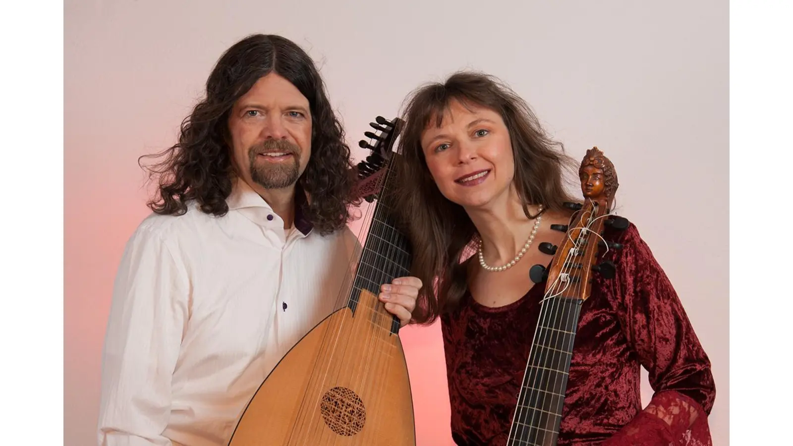 Lutz und Martina Kirchhof spielen im historischen Mausoleum.  (Foto: Lutz Kirchhof)