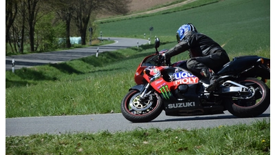 Rasern wird jetzt durch ein Verbot auf der K 74 der Hahn abgedreht. Leidtragend sind alle diejenigen, die sich nicht an diesen illegalen Rennen beteiligten.  (Foto: ste)