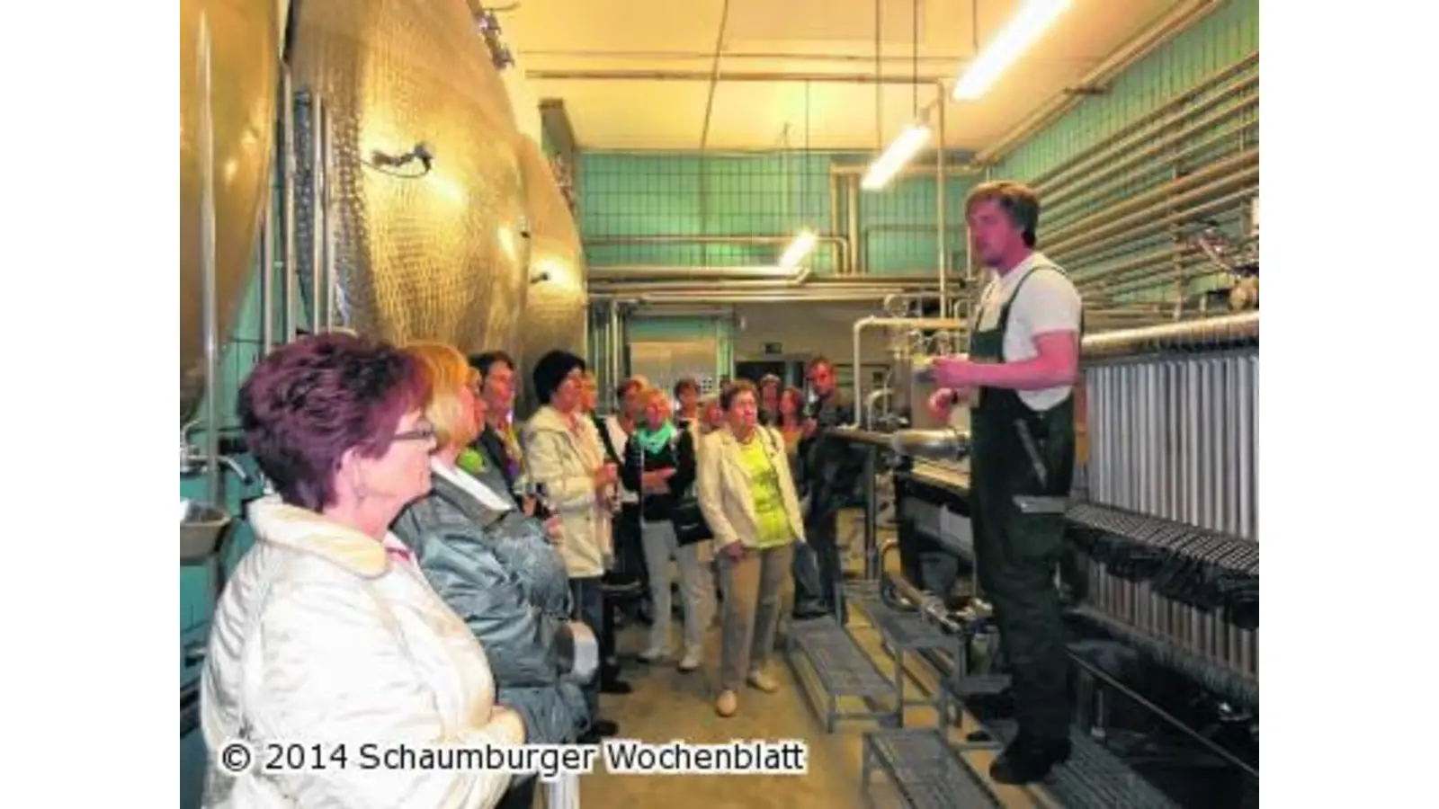 Landfrauen testen das Bier (Foto: ste)