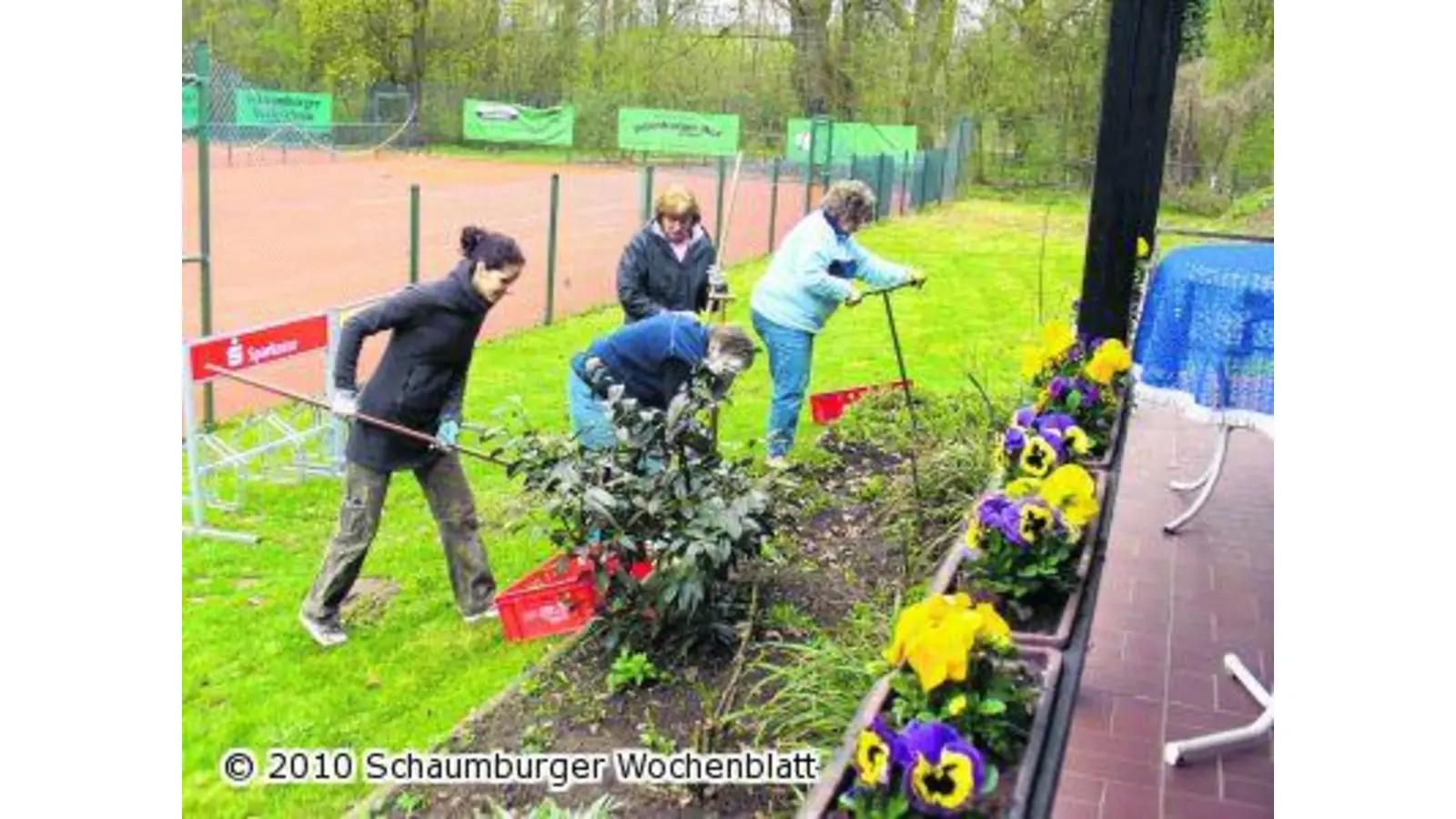 Auch die Tennisspieler und Boulefreunde starten Saison (Foto: hb)