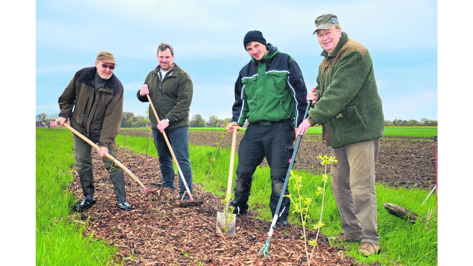 Hecken und Blühstreifen bieten verstärkt Nahrung und Schutz für Wildtiere (Foto: red)