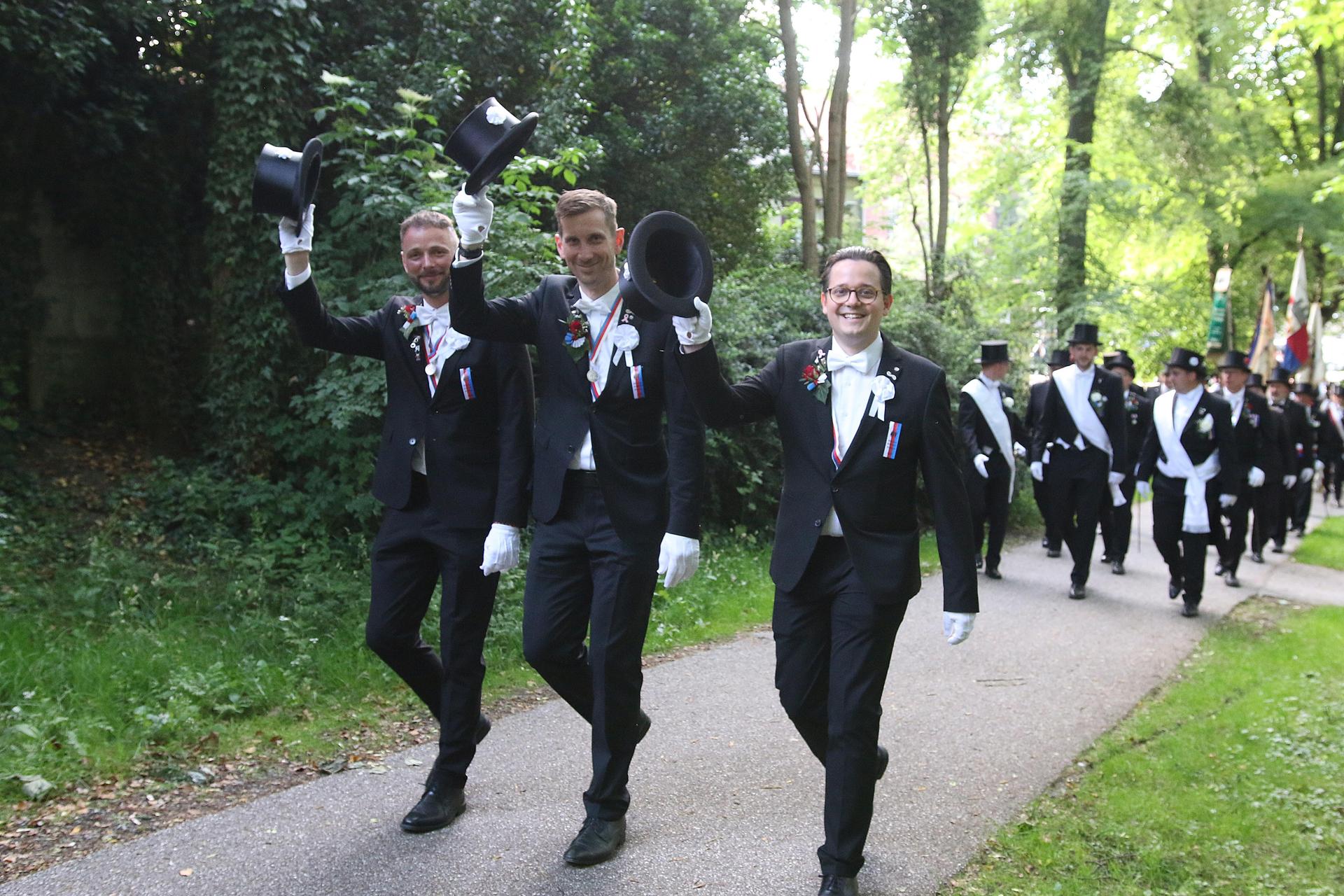 Die Stadthäger haben am Mittwoch den Start des Schützenfestes fröhlich gefeiert.  (Foto: bb)