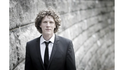 Roman Rofalski präsentiert sein Programm zum 150. Geburtstag von Maurice Ravel.  (Foto: Johannes Felscher)