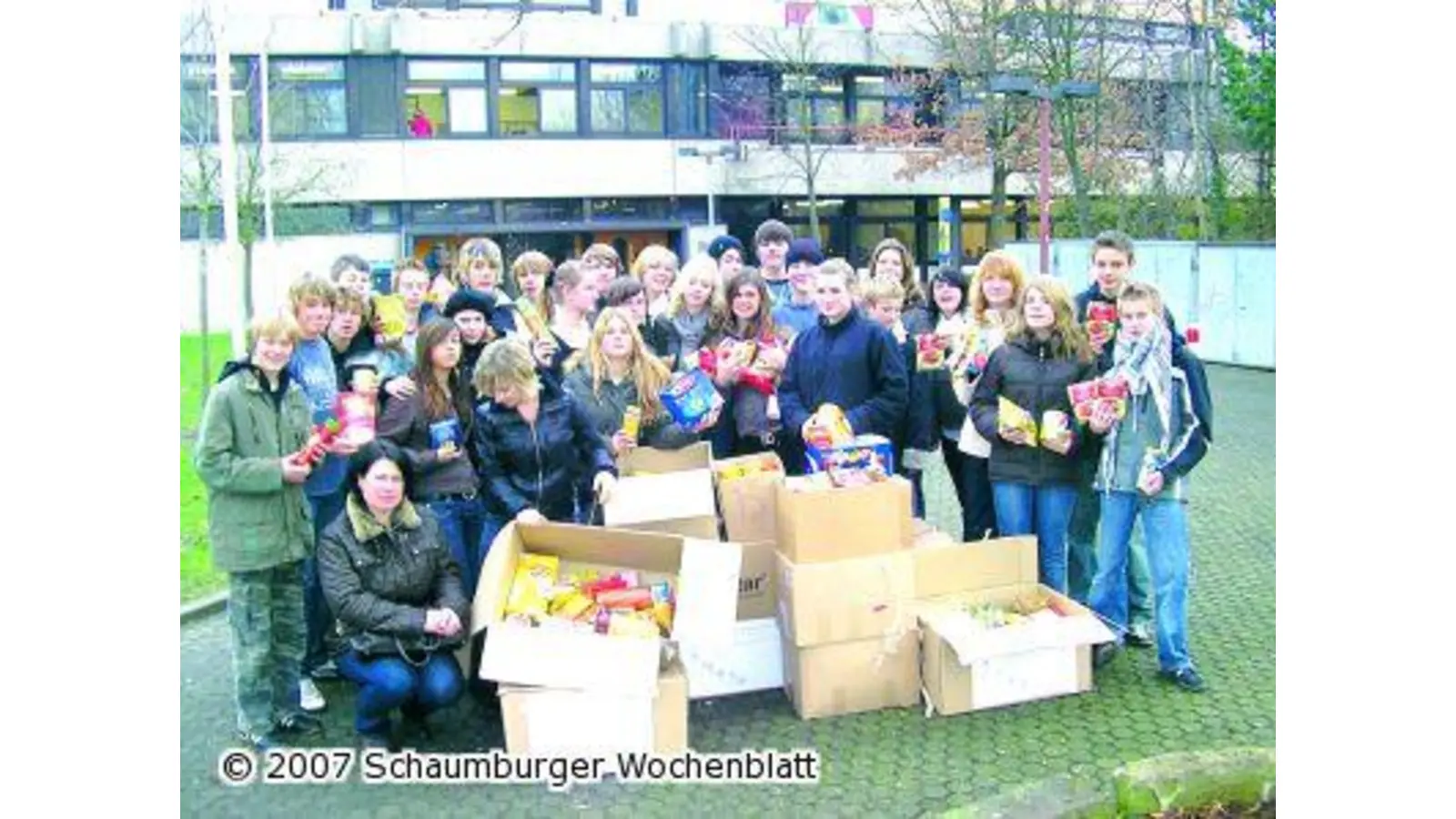 Schüler unterstützen die Kindertafel (Foto: red)