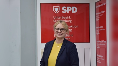MdB Marja-Liisa Völlers vor ihrem Wahlkreisbüro in der Stadthäger Obernstraße. (Foto: ab)
