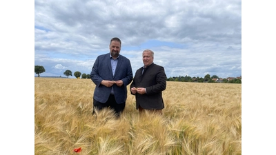 Dr. Holger Hennies und Konrad Westphale fordern entschlossen: Die Düngeverordnung muss dringend überarbeitet werden – im Sinne von Qualität, Ernährungssicherheit und fairen wirtschaftlichen Bedingungen für die Landwirtschaft. (Foto: Landvolk)