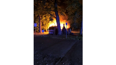 Brennendes Wohnmobil in Minden. (Foto: privat)