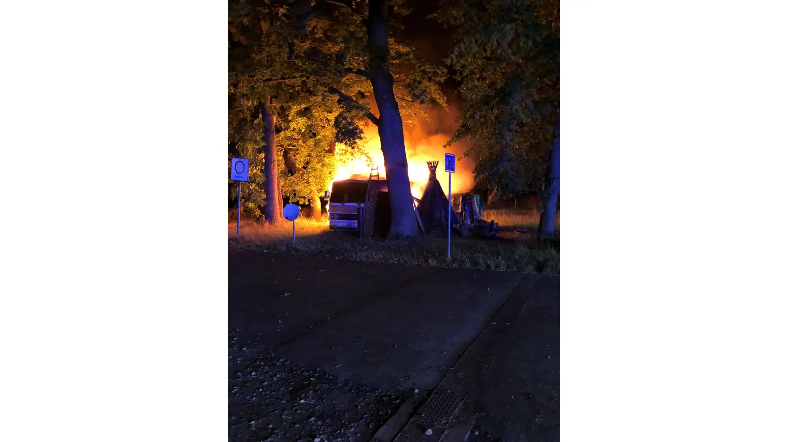 Brennendes Wohnmobil in Minden. (Foto: privat)