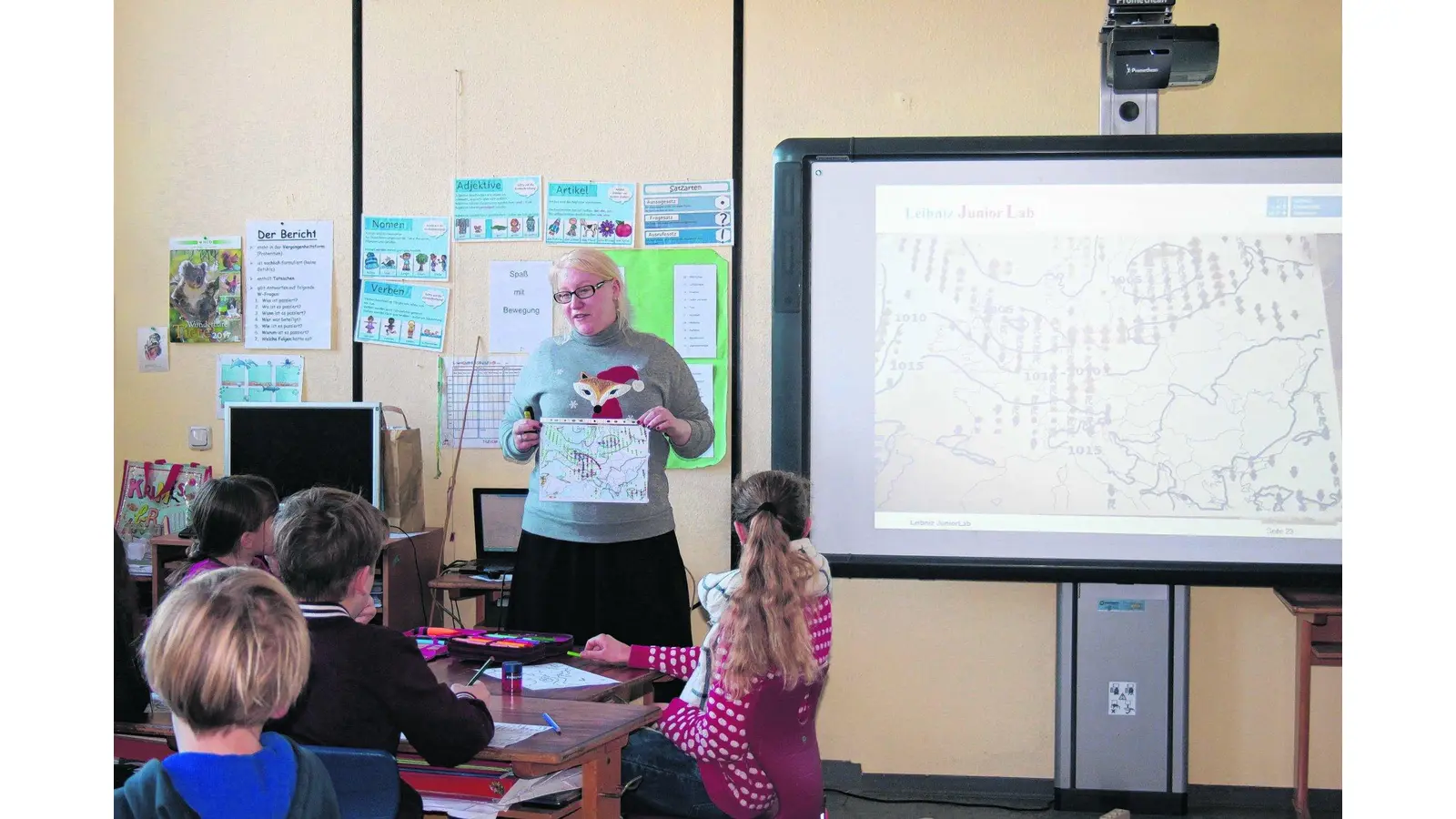 Studenten der Leibniz Universität verwandeln das Klassenzimmer in ein Versuchslabor (Foto: red)