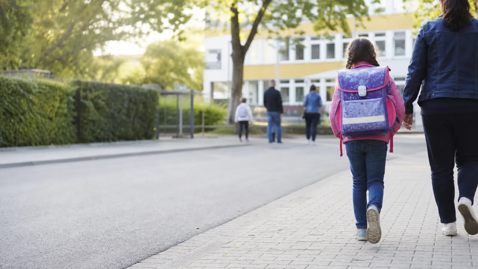 An diesem Wochenende beginnt für 239 Kinder der „Ernst des Lebens”. (Foto: KI-generiert)