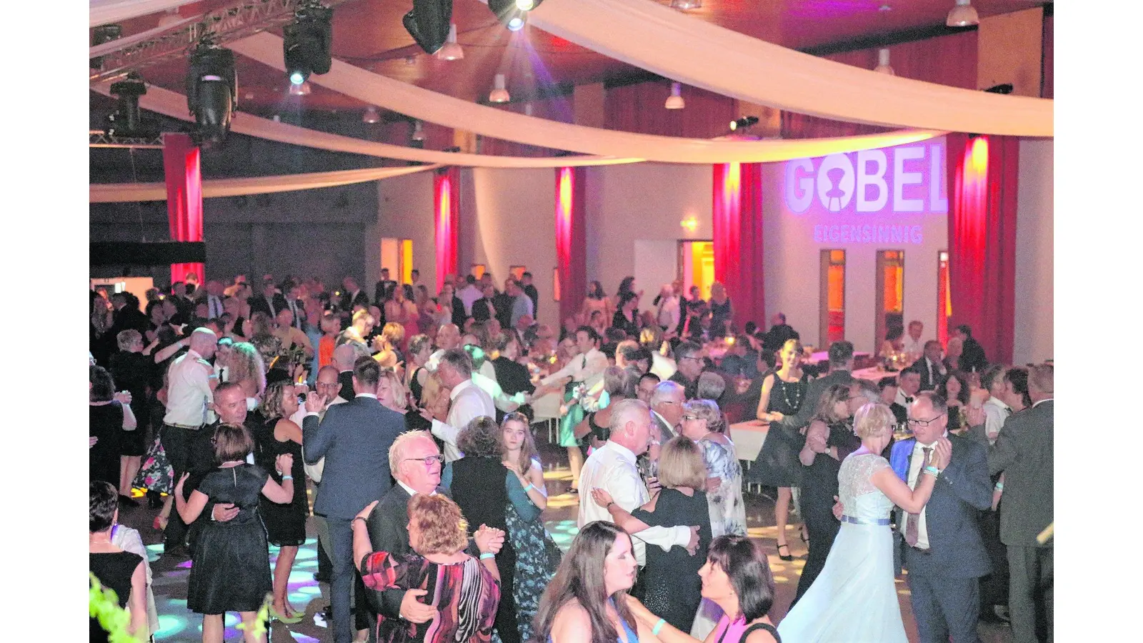 Sommerball bringt 600 Gäste in die Festhalle (Foto: bb)