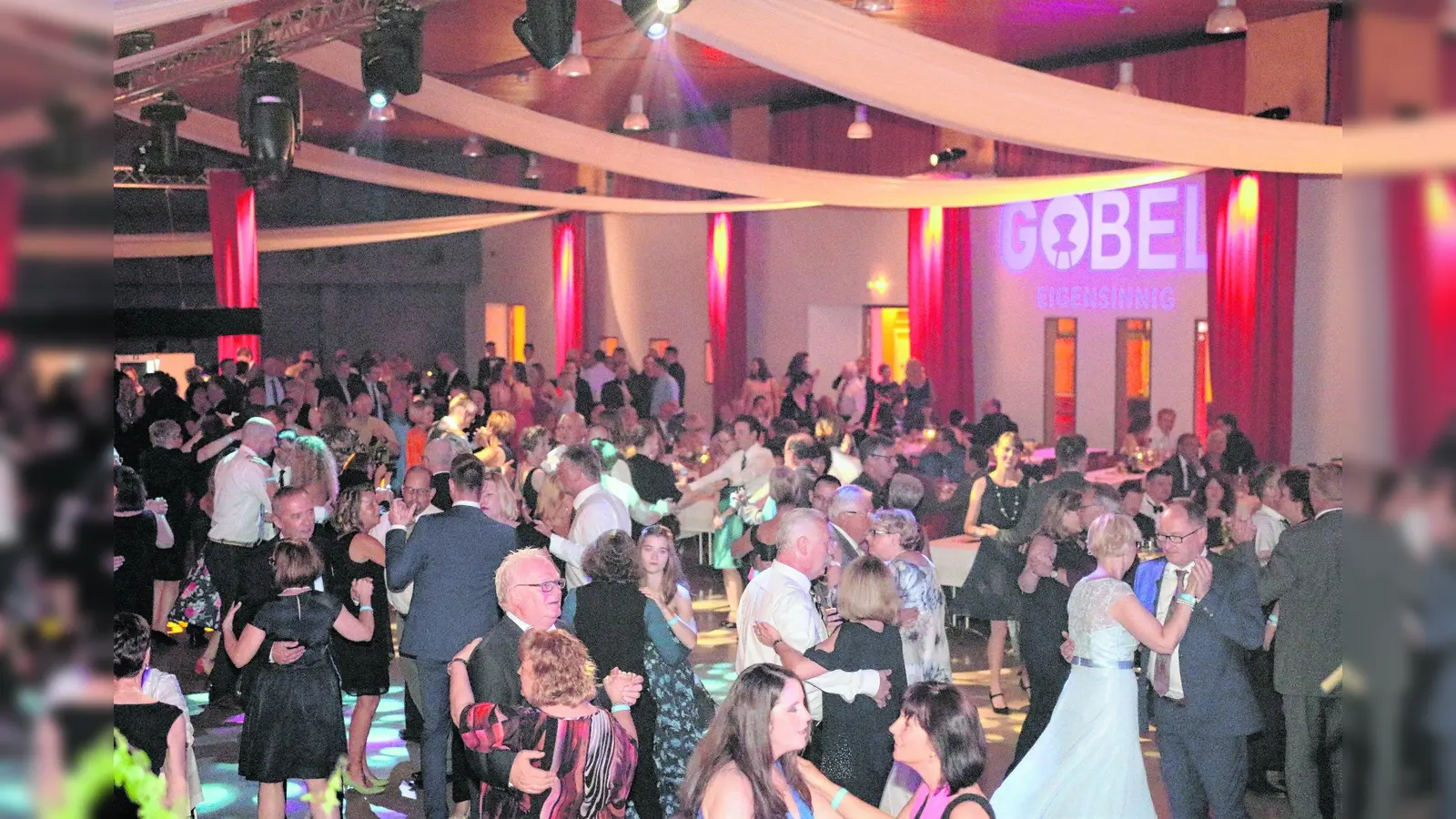 Sommerball bringt 600 Gäste in die Festhalle (Foto: bb)