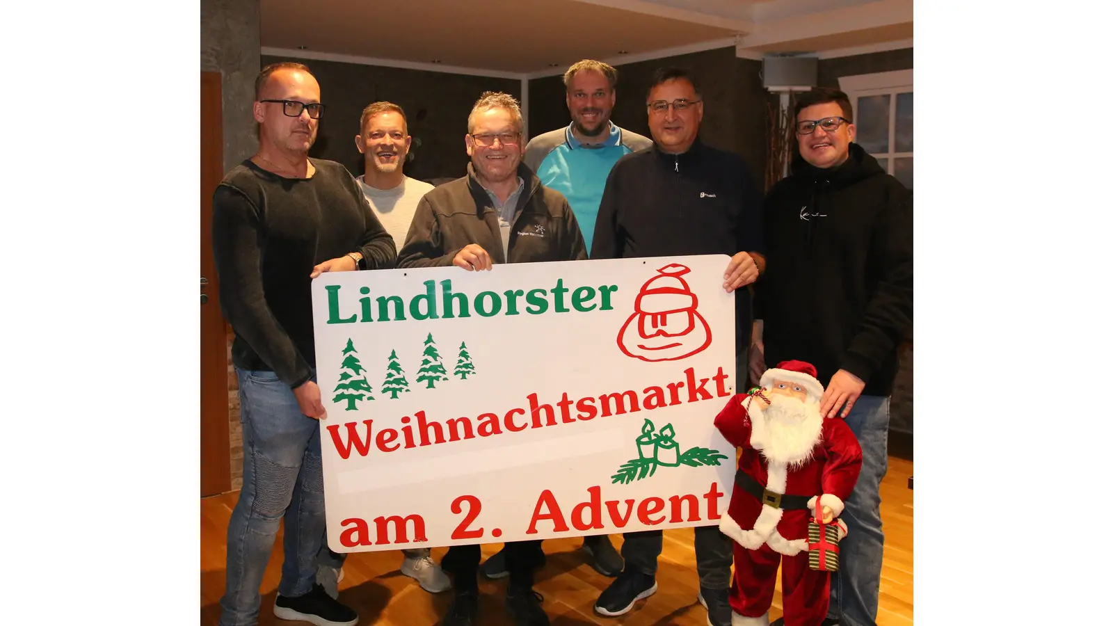 Markus Mikluschka, Michael Böhnke, Helmut Kramer, Maik Buchholz, Jann Backer und Benjamin Dageför von den mitwirkenden Vereinen hoffen auf viele Besucher beim Lindhorster Weihnachtsmarkt. <br><br> (Foto: bb)